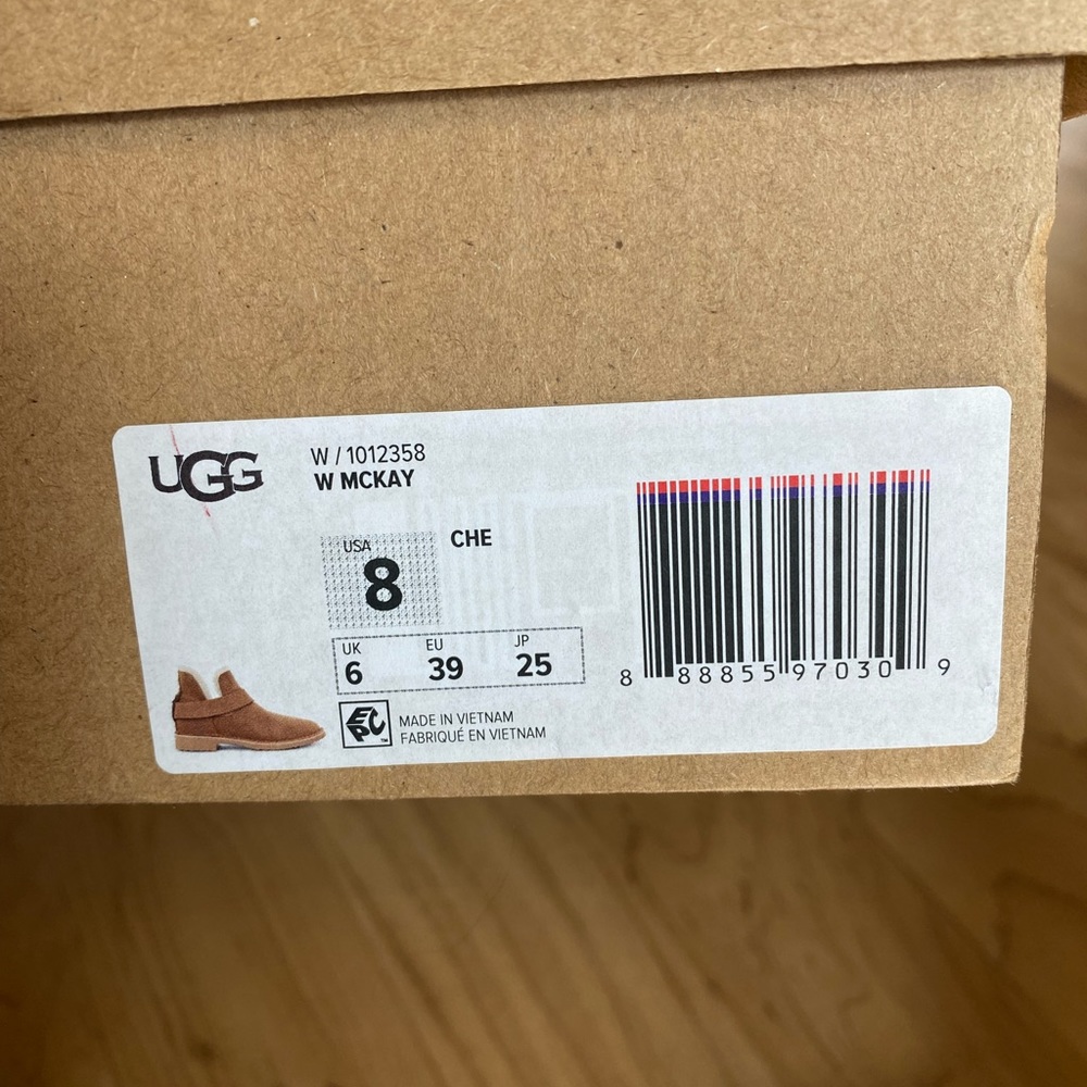 Ugg - Picture 2 of 5